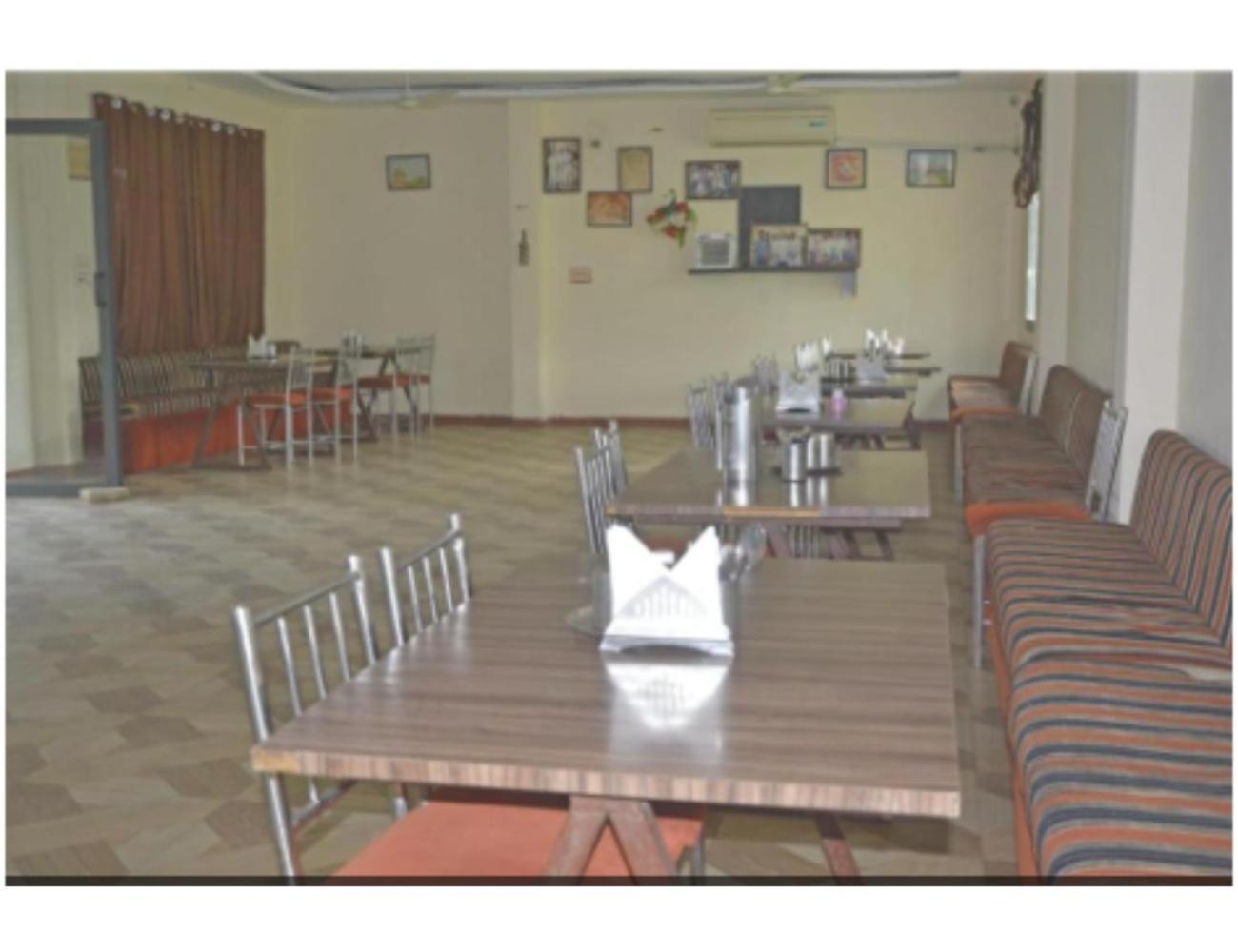 Hotel Fun N Food , Mandu Kültér fotó